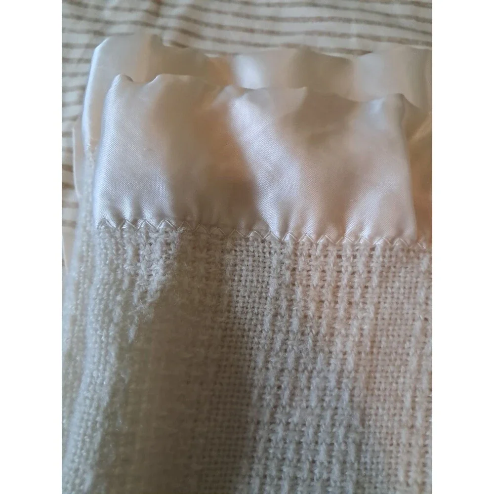 Faribo VTG Wool Blend Waffle Weave Blanket Satin Trim Cream Twin 64x85 Minnesota